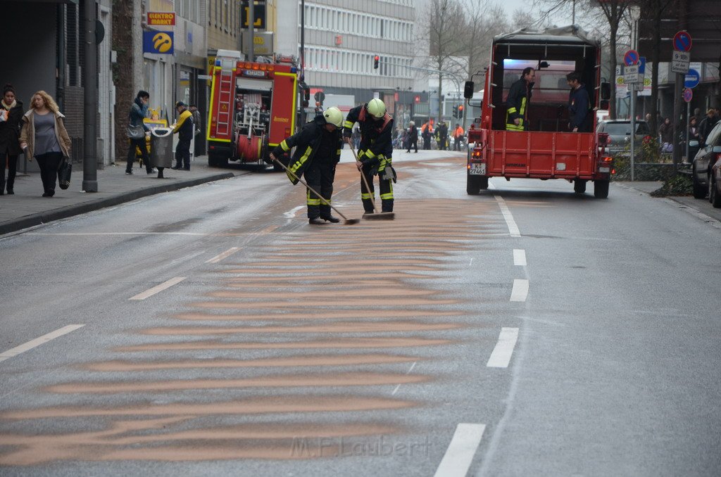 Stadtbus fing Feuer Koeln Muelheim Frankfurterstr Wiener Platz P352.JPG